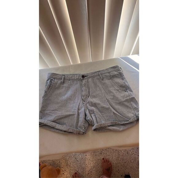 Levi's Women's Railroad Striped Rolled Cuffed Hem Chino Shorts Navy White Sz 31 - Picture 1 of 10